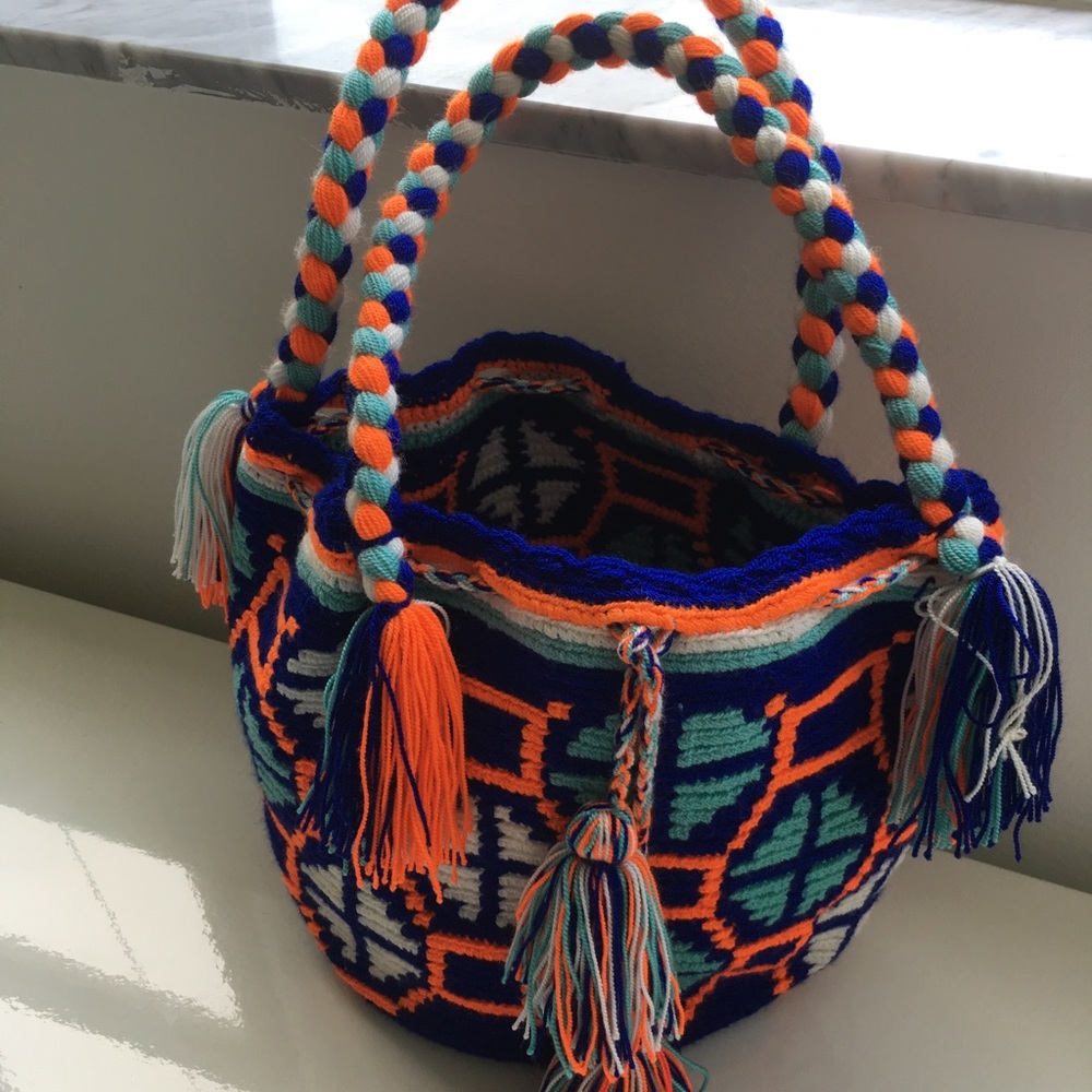 New hand-woven Colombian Wayuu hand bag